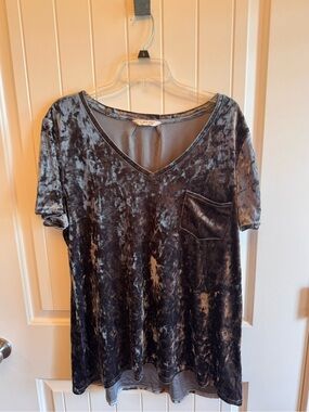 Amazon Women's Short Sleeve Crushed Velvet V-Neck Tee in Charcoal